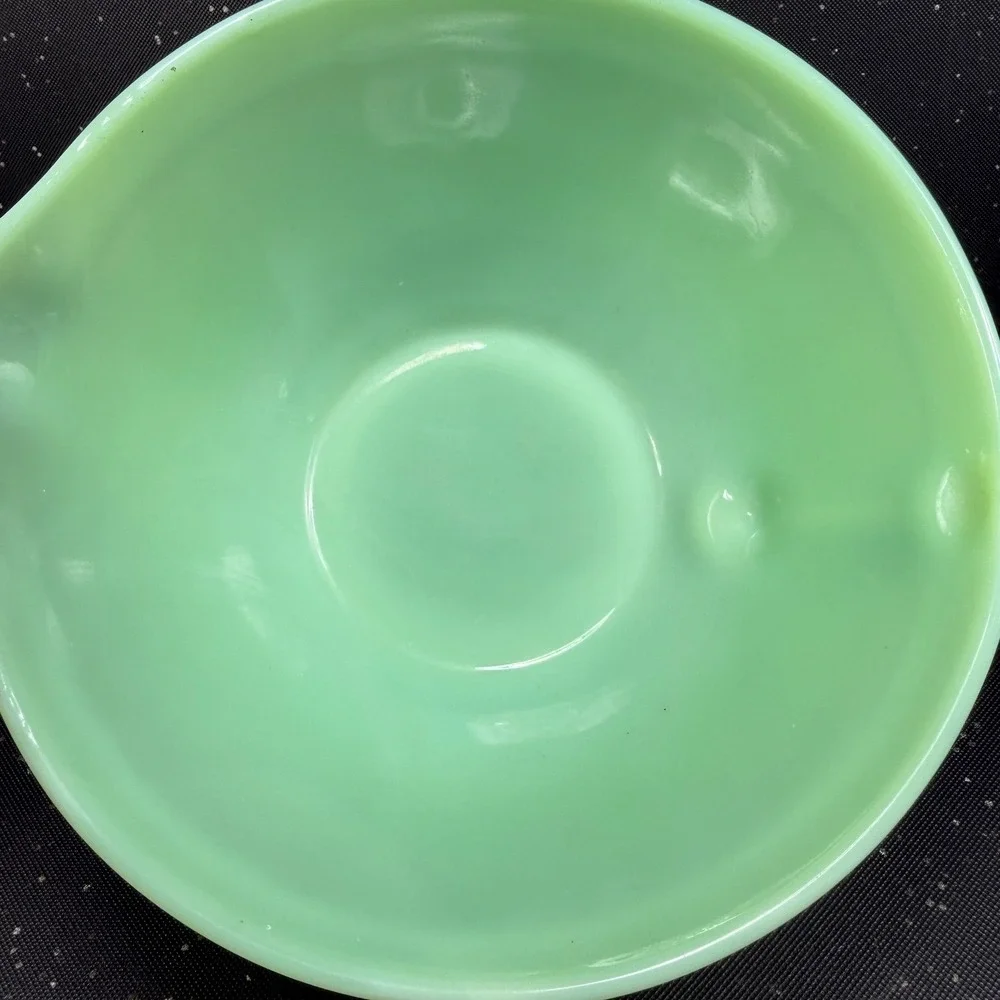 Fire King Jadeite Glass Batter Bowl with Spout and Handle Vintage Green 9in